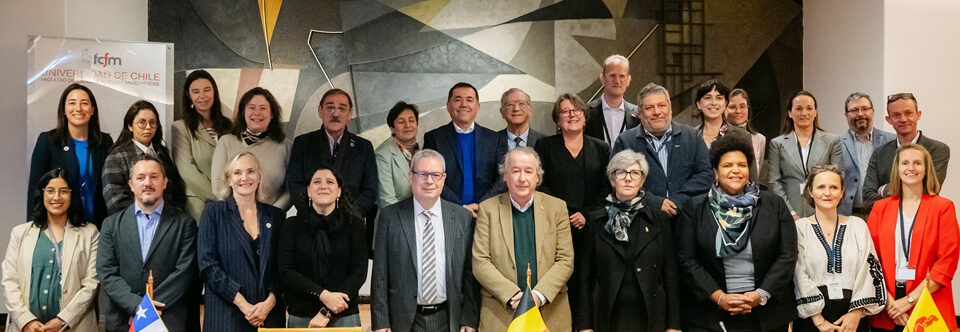 Delegación académica belga visitó la FCFM y el CMM en el marco de la visita oficial de los Reyes de Bélgica a Chile