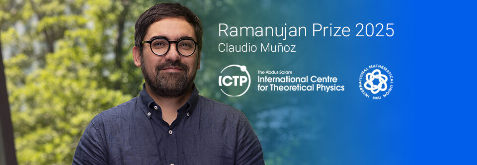 Prof. Claudio Muñoz recibe el Premio Ramanujan 2025
